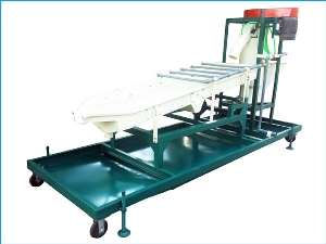 Máy bóc vỏ tiêu đen thành tiêu sọ